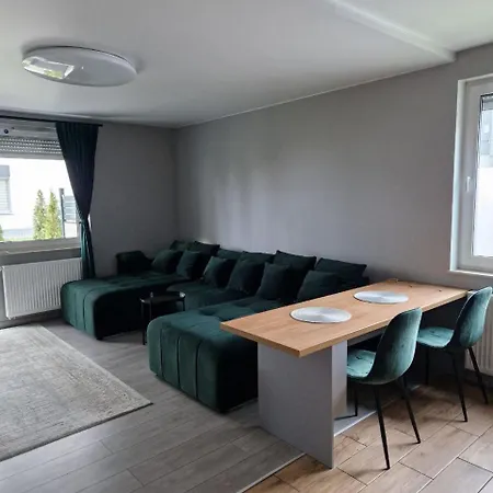 Mieszkanie Z Ogrodkiem W Poznaniu, Self Check-in, Parking Free Познань